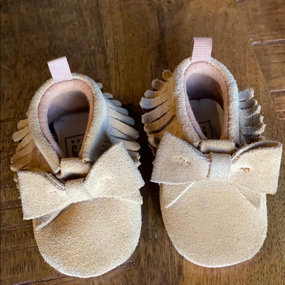 Baby Gap Bow Moccasins - size 3-6 m